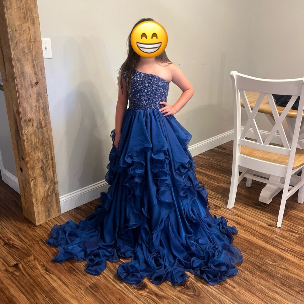 Dan Dan Li girls size 10 pageant gown